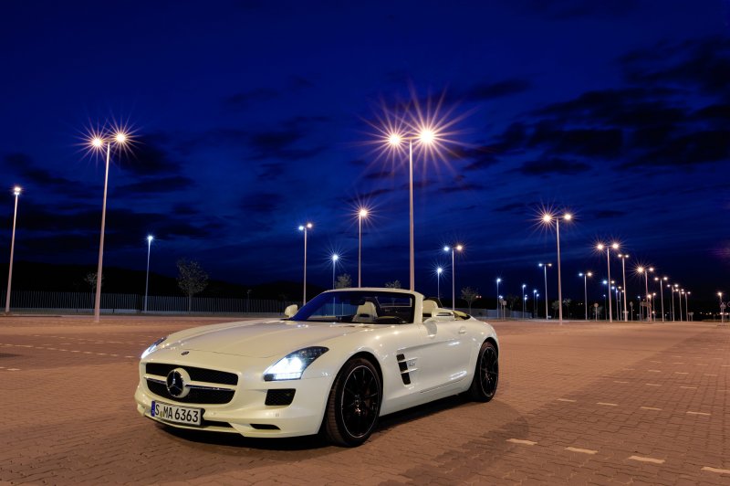 SLS AMG Мерседес ночью