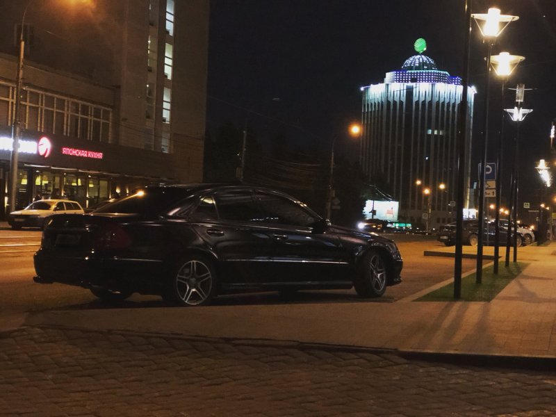Mercedes w211 ночью