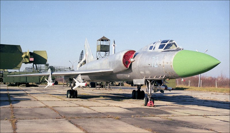 Самолет перехватчик ту 128