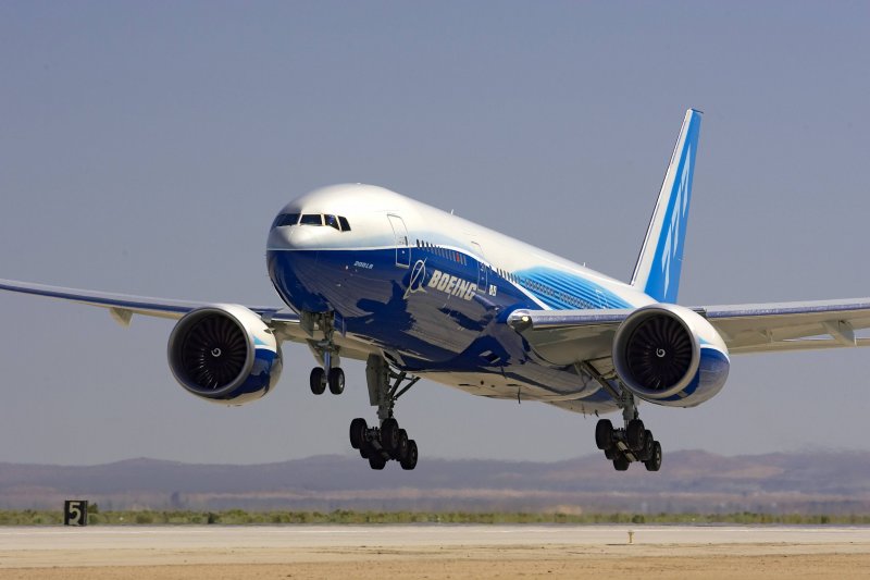 Боинг 777 900