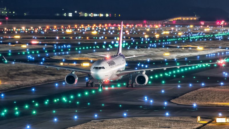 Airbus 380 ночью