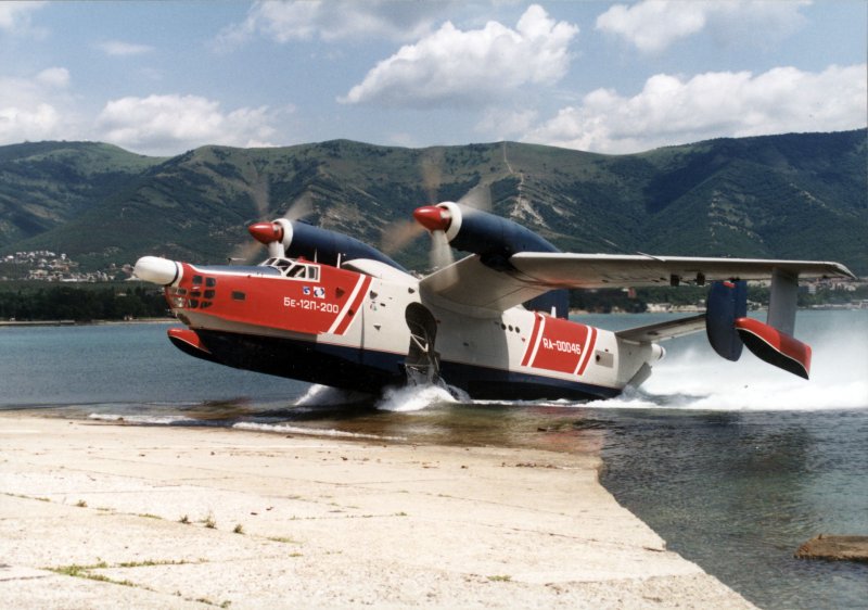 Гидросамолет бе-12