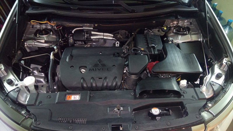 Mitsubishi Outlander 2 XL под капотом