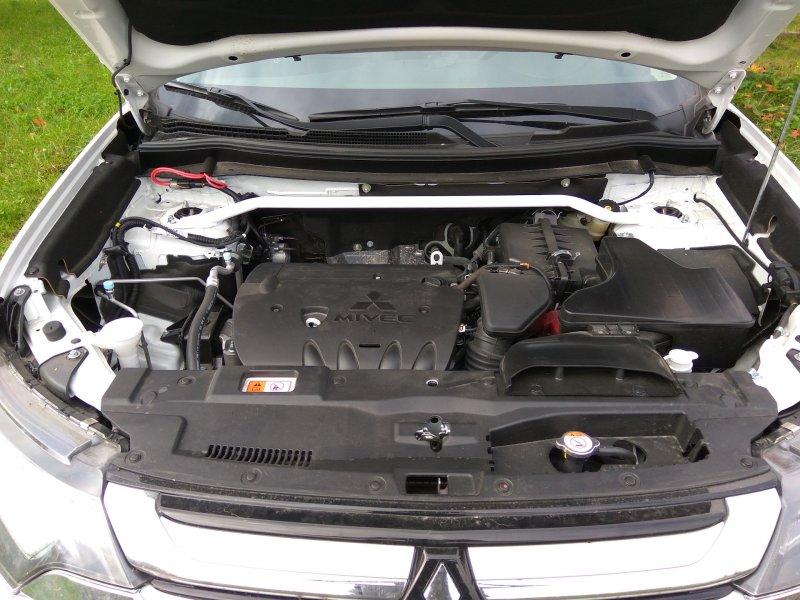 Mitsubishi Outlander 1 под капотом