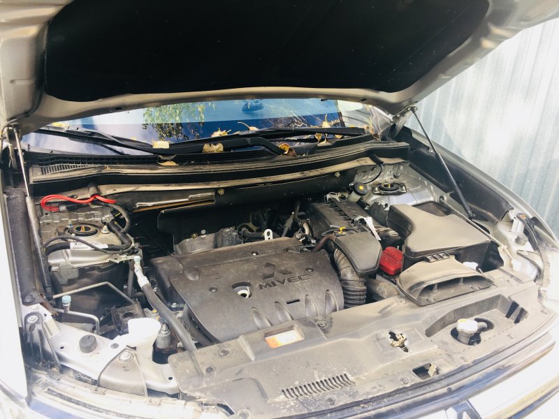 Mitsubishi Outlander 1 под капотом