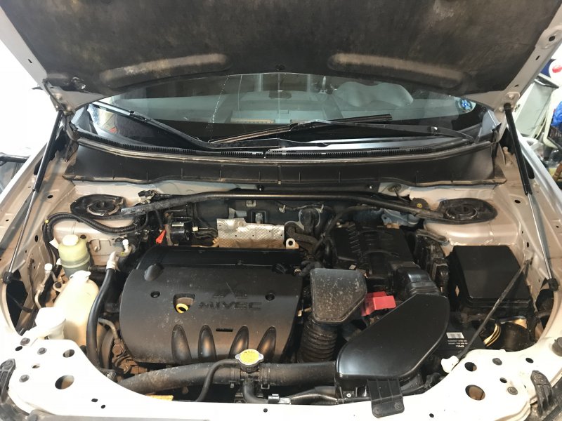 Outlander XL II 2008 год амортизатор капота