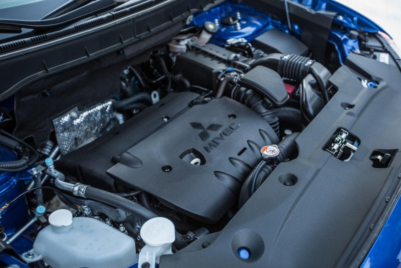 Моторный отсек Mitsubishi ASX 1.8