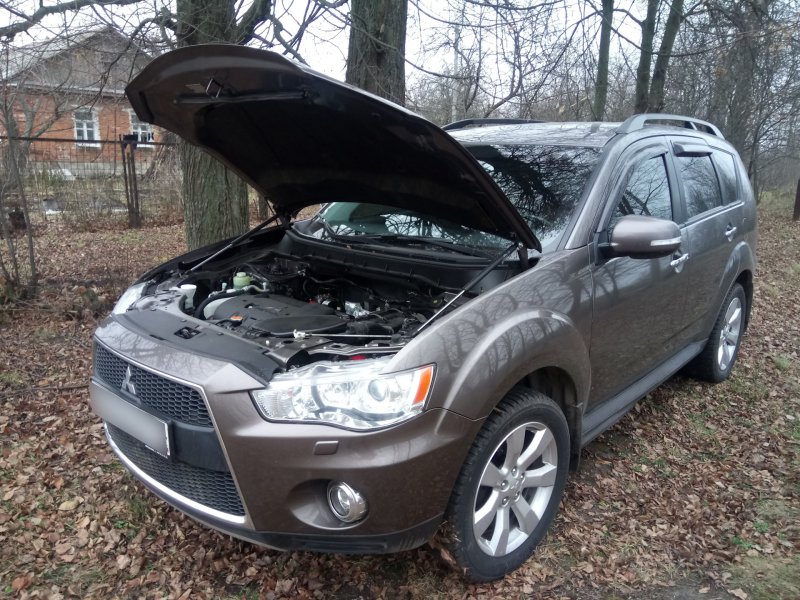 Mitsubishi Outlander XL 2012