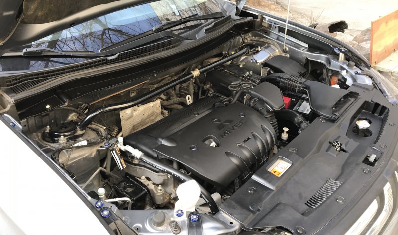 Mitsubishi Outlander 2013 под капотом