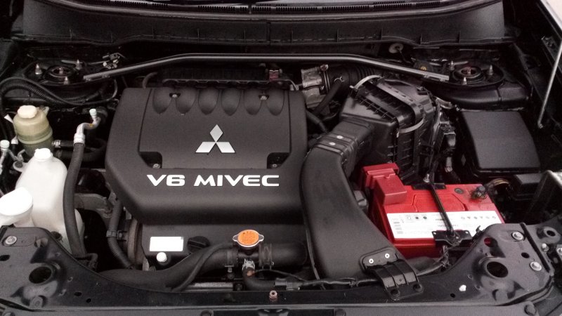 Mitsubishi Outlander прдмкапотом