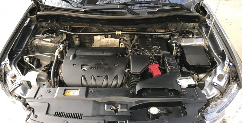 Mitsubishi Outlander 1 под капотом