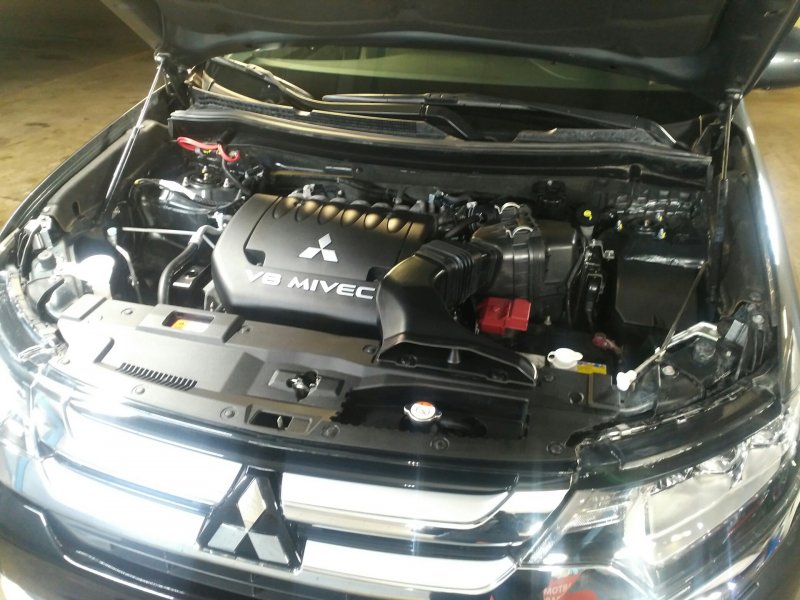 Outlander 3.0 подкапотка