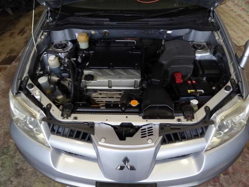 Mitsubishi Outlander 2002 под капотом