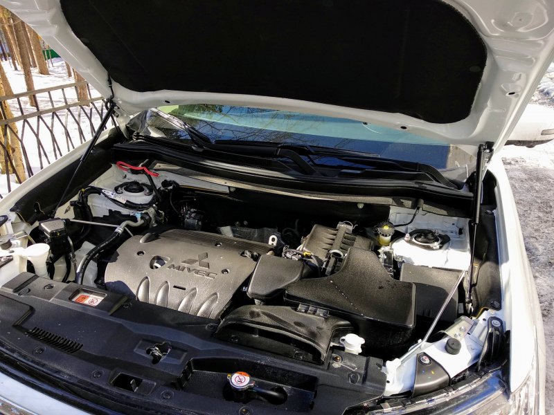 Mitsubishi Outlander 1 под капотом