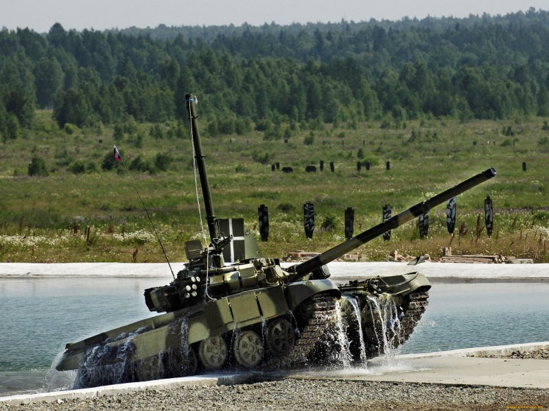 Танк т-90 на полигоне