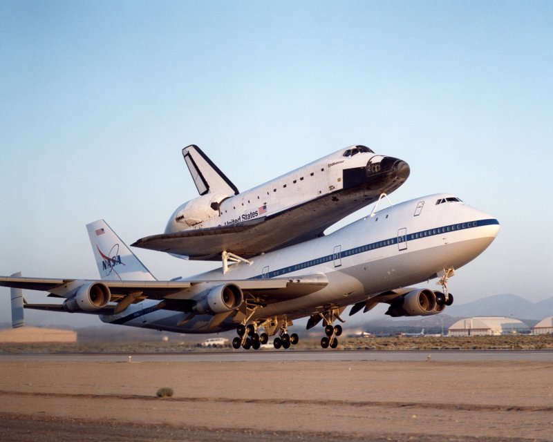 Боинг 747 с шаттлом