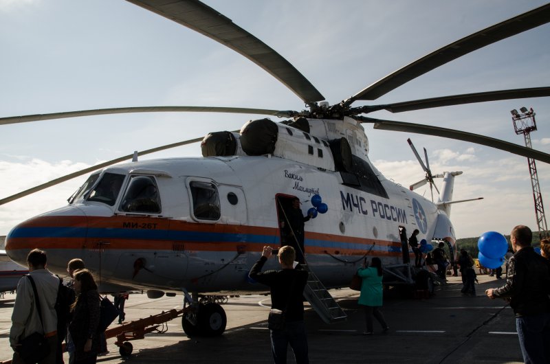 Медицинский вертолёт ми38 белый