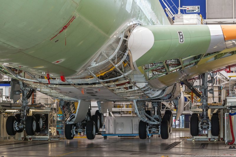 Airbus a380 шасси