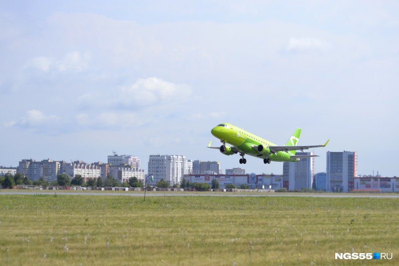 Омск аэропорт самолет