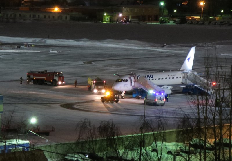 Самолёт ЮТЭЙР Боинг 737-800