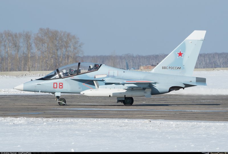 Военный самолёт АН-12