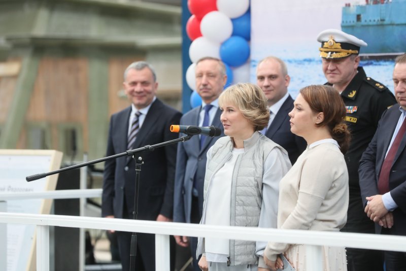 Корабль из монолитного стеклопластика