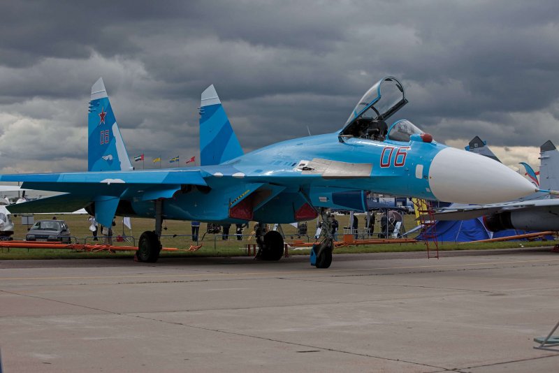 Самолет Су 27