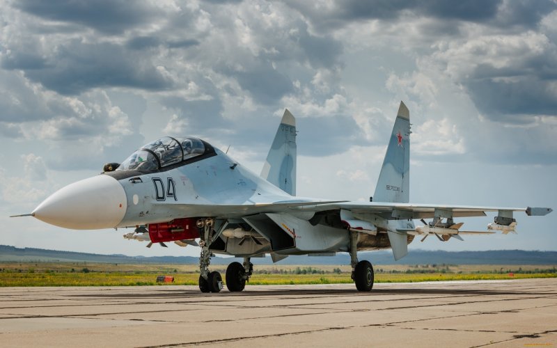 Многоцелевой истребитель Су-30