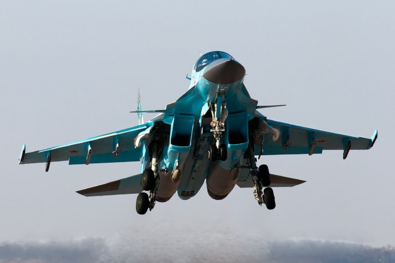 Су-34 бомбардировщик