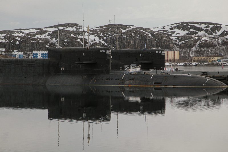 3 Russian nuclear Submarines surfaced all at once in uk Waters!