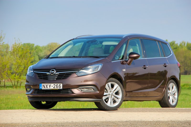 Car Opel Zafira Tourer Innovation