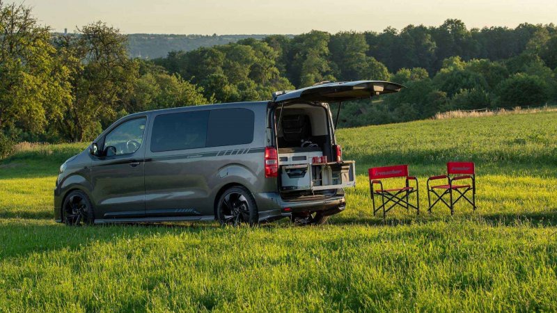 Opel Zafira Life is 3 Black Phantom by Irmscher 2020
