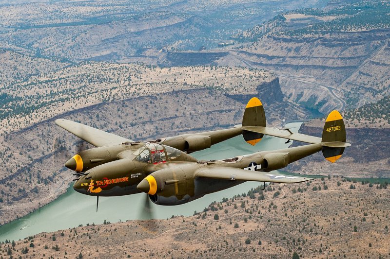Самолёт p-38 Lightning