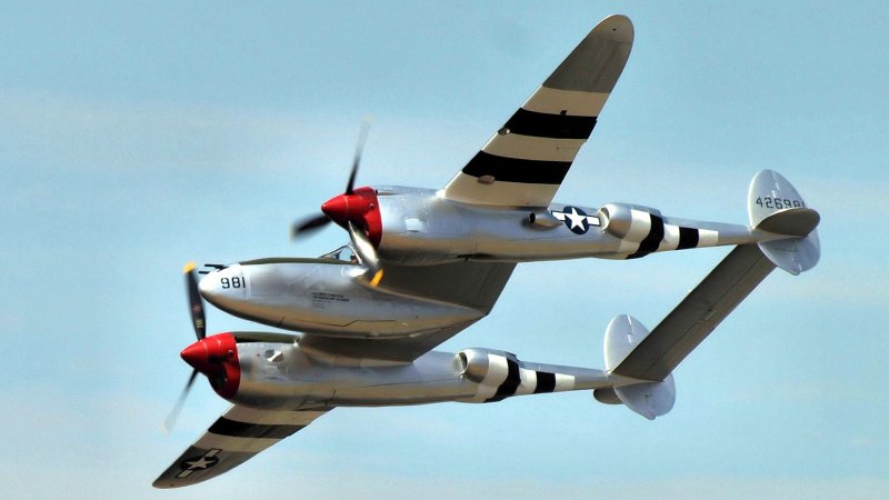 Самолёт p-38 Lightning