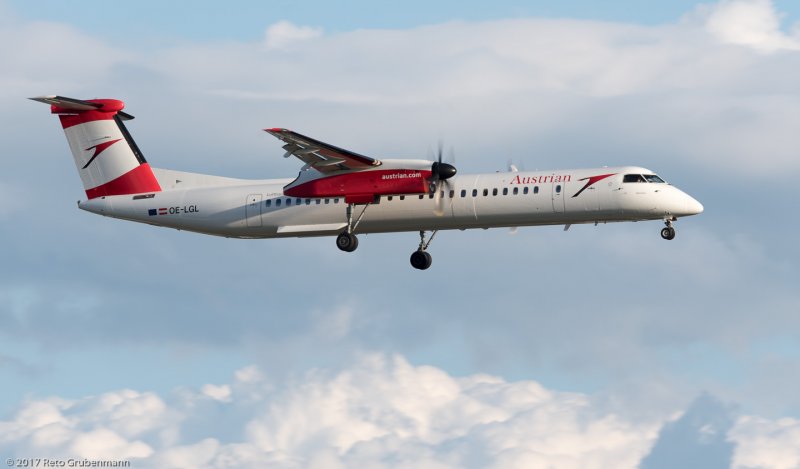 Dhc8 Dash 8-400 рядом с а320