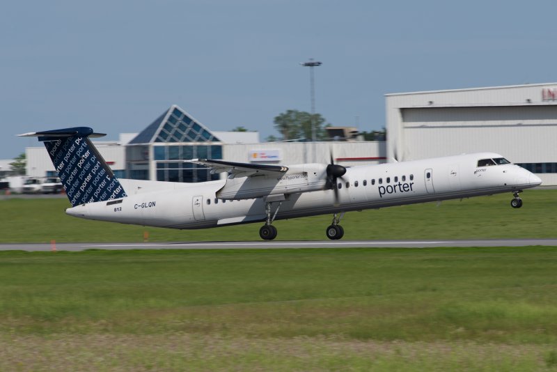 De Havilland Canada DHC‑8-300 Dash 8 / 8q
