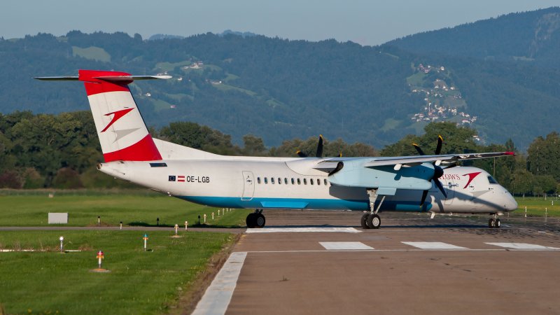 Dhc8 Dash 8-400 самолет