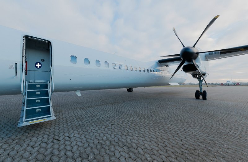 Dash 8 самолет
