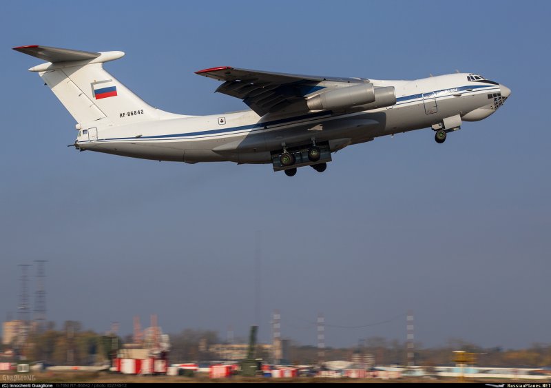 Ил 78 заправляет миражи 2000