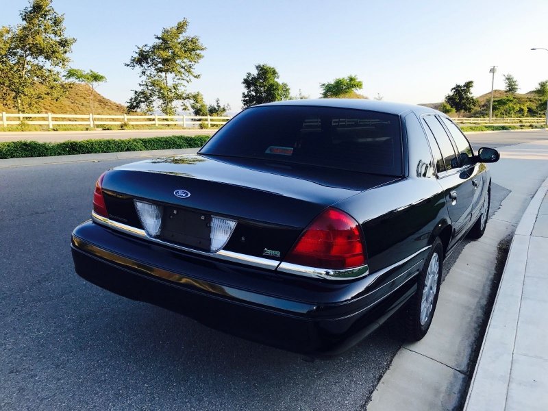 Ford Crown Victoria 2000