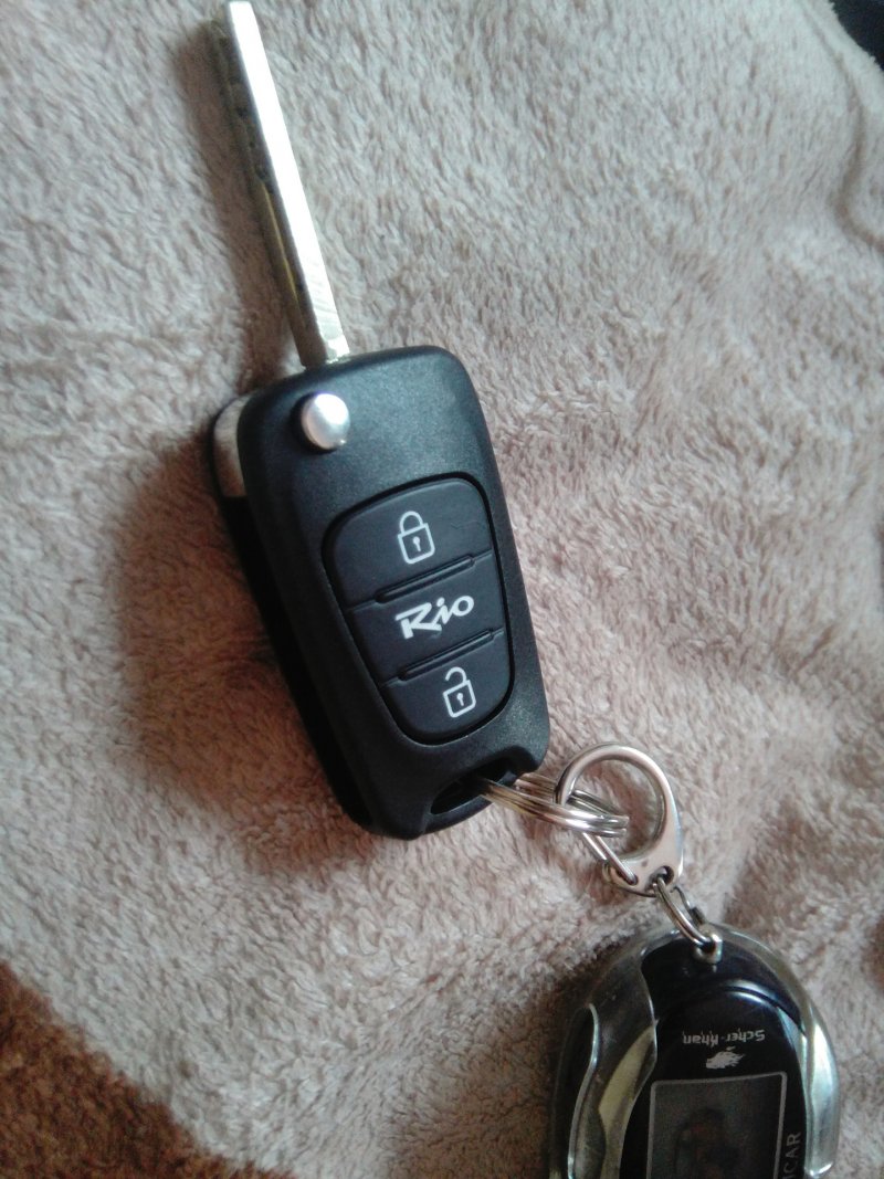 Kia Rio 2000 выкидной ключ