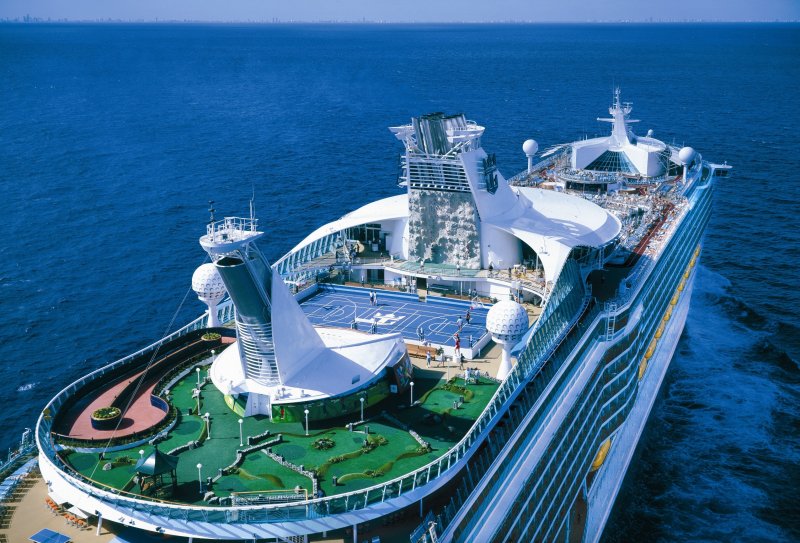 Круизный корабль "Voyager of the Seas"