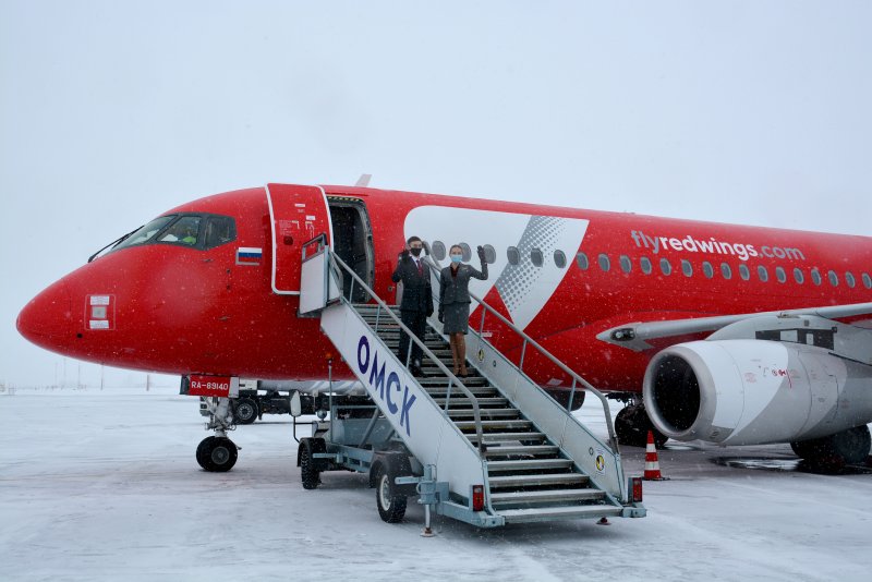 Суперджет 100 Red Wings