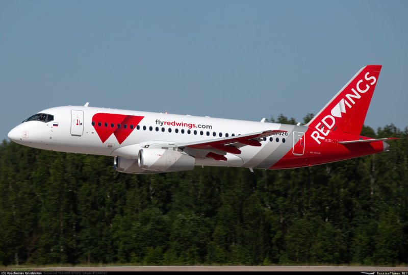 Самолёт Red Wings Суперджет 100