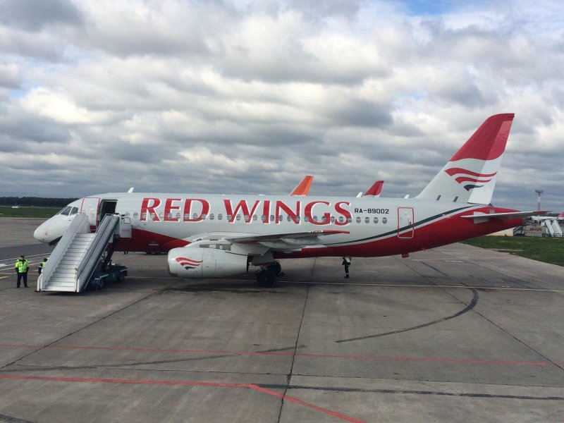 Сухой Суперджет 100 Red Wings