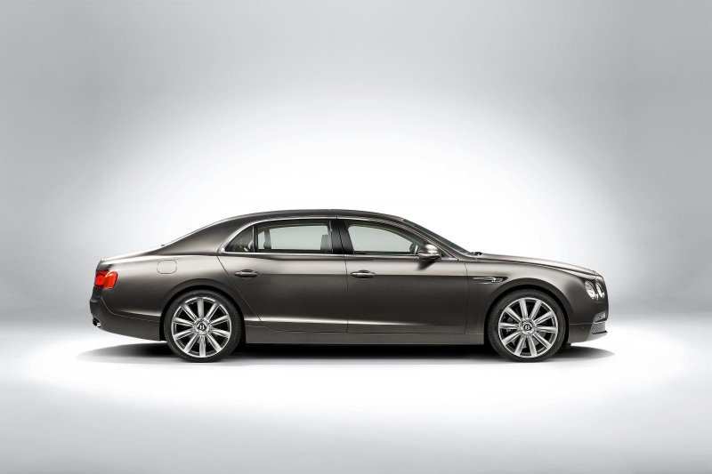 Bentley Flying Spur сбоку