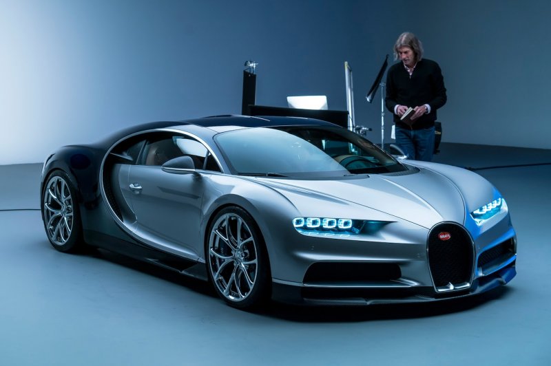 Bugatti Veyron и девушка