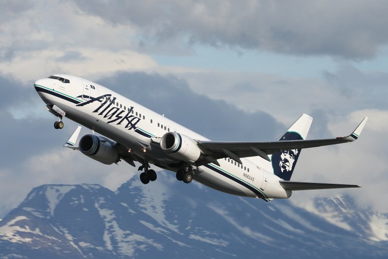 Самолет Alaska Airlines