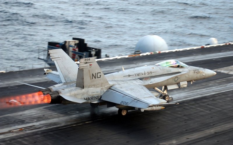 F/A-18 Hornet взлет