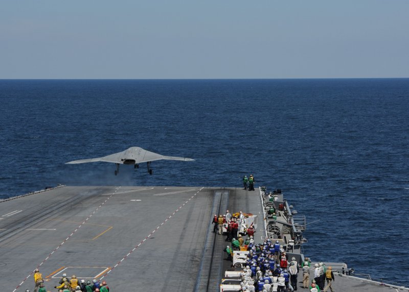 X47b первый взлёт с палубы